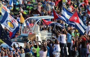 Pope Francis greets World Youth Day pilgrims in Panama. Jonah McKeown/CNA