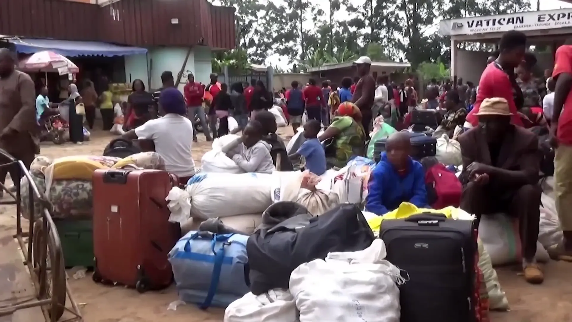 Displaced people fleeing the war in Cameroon?w=200&h=150