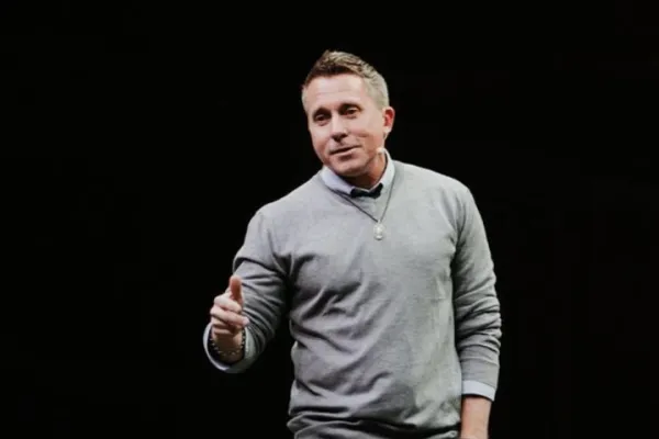 Catholic author and speaker Jason Evert speaking at the SEEK23 in St. Louis in January 2023. FOCUS Instagram