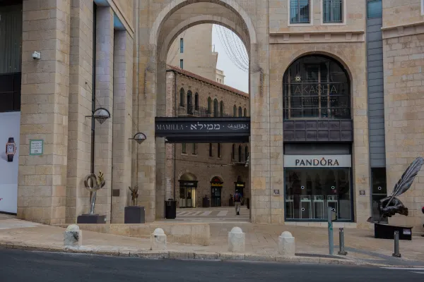 The deserted Mamilla shopping center in Jerusalem, Oct. 9, 2023. Credit: Marinella Bandini