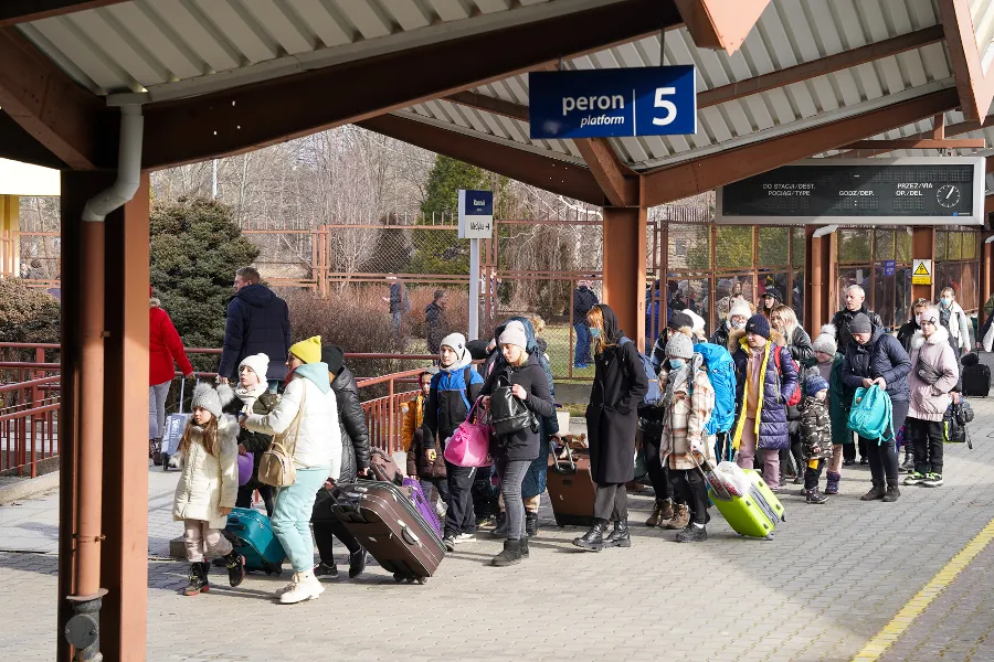 Refugees from Ukraine arrive at Przemyśl Główny train station in eastern Poland.?w=200&h=150