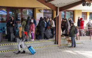 Refugees from Ukraine arrive at Przemyśl Główny train station in Poland Caritas Poland.