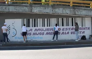 Young pro-life people paint a mural with messages opposing surrogate motherhood in Mexico. Courtesy: Steps for Life