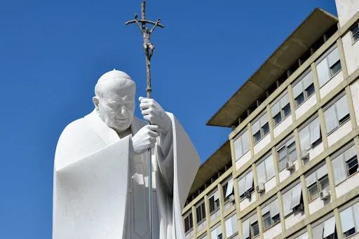 A large statue of St. John Paul II at the entrance of Rome’s Gemelli Hospital, where Pope Francis is recovering from surgery he underwent on June 7, 2023.?w=200&h=150