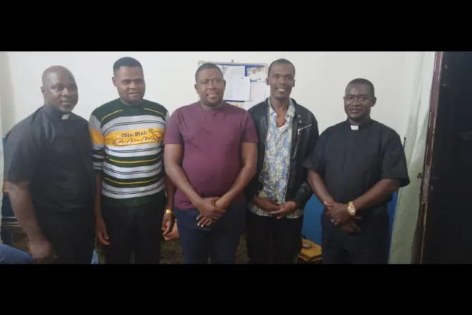 The three seminarians who were released Oct 13, 2021 by their captors, between Fr. Emmanuel Faweh Kazah, rector of the St Albert Institute, and Fr Jonah Yabanad Stephen, rector of Christ the King Major Seminary