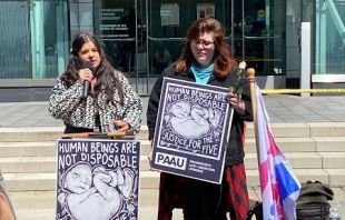 Lauren Handy and Terrisa Bukovinac outside the medical examiner’s office in Washington, D.C., April 8, 2022. Katie Yoder/CNA