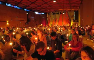 A prayer meeting organized by the Taizé community. Credit: Christian Pulfrich, CC BY-SA 4.0 DEED, Wikimedia