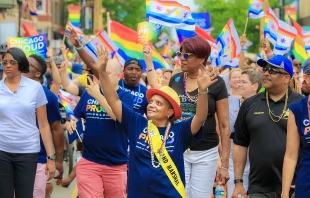 Chicago mayor Lori Lightfoot leads the city's Pride Parade as Grand Marshal, June 30, 2019. Vashon Jordan Jr. via Wikimedia (CC BY-SA 4.0)