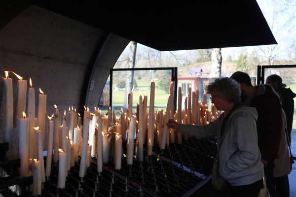 Pilgrims light candles at the Shrine of Our Lady of Lourdes in France. Credit: Courtney Mares/CNA