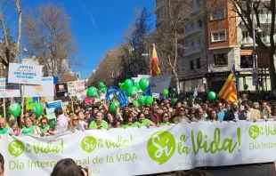 Banner of the Yes to Life demonstration held in Madrid on March 12, 2023. Credit: Nicolás de Cárdenas/ACI Prensa