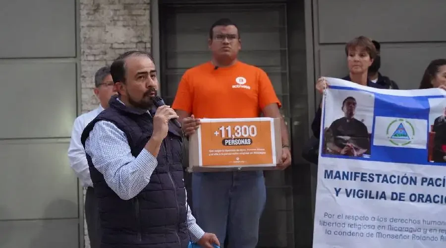 Demonstration outside the Nicaraguan embassy in Mexico.?w=200&h=150