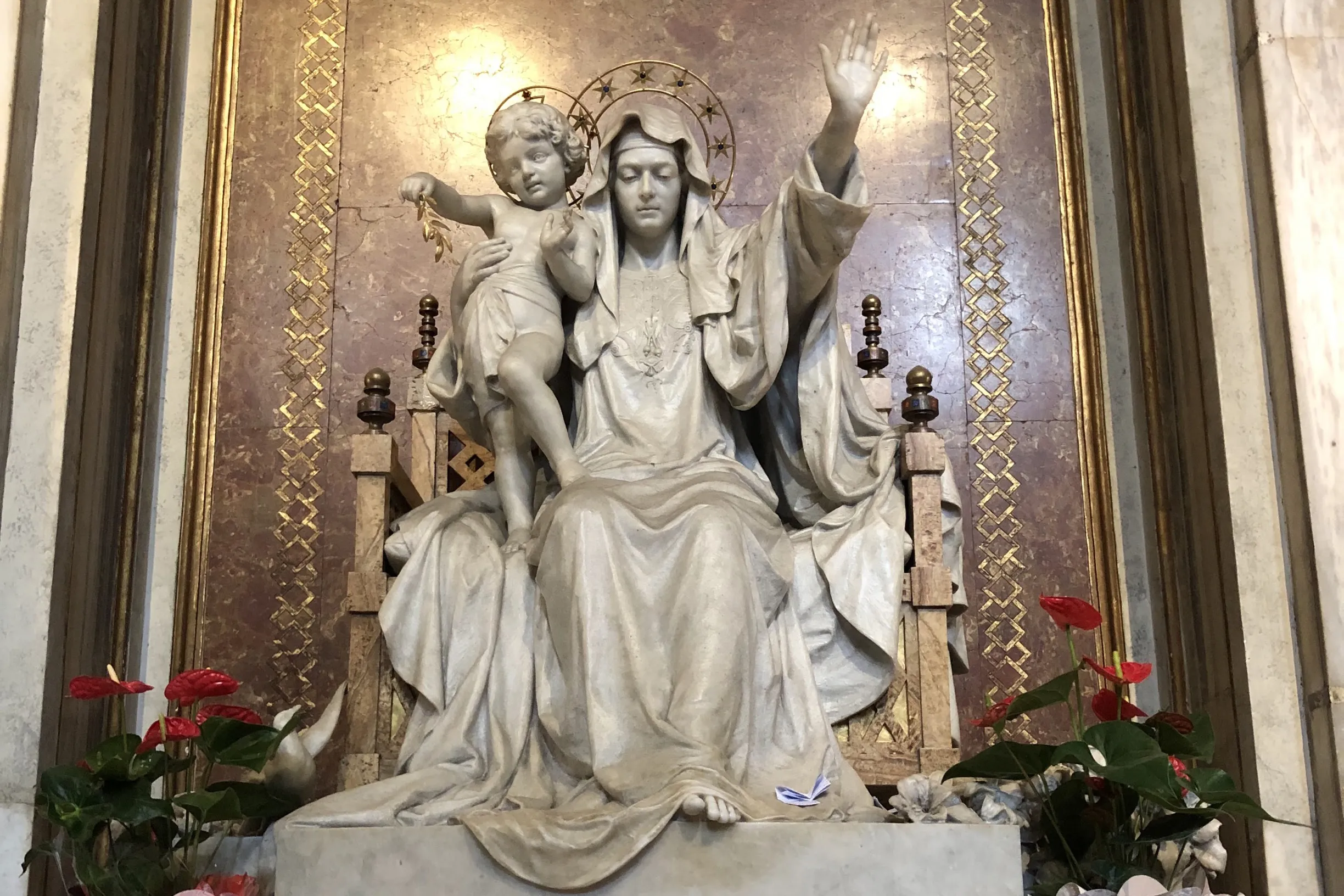 The statue of Our Lady, Queen of Peace in the Basilica of St. Mary Major.?w=200&h=150