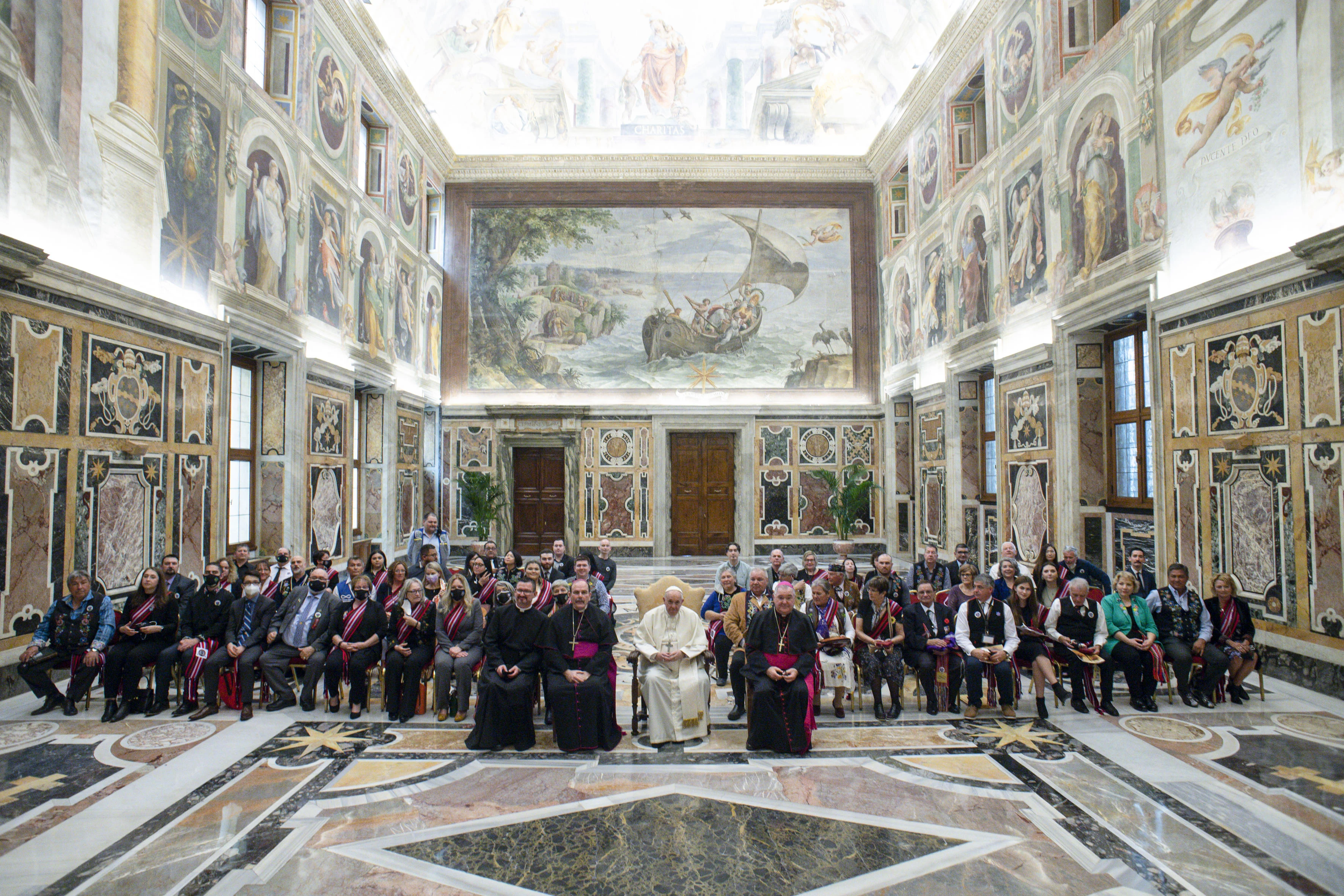 Members of the Manitoba Métis Federation meet with Pope Francis at the Vatican, April 21, 2022.?w=200&h=150
