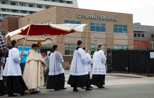 A pro-life eucharistic procession around a Planned Parenthood facility in Denver, Colo., April 9, 2022. André Escaleira, Jr./Denver Catholic