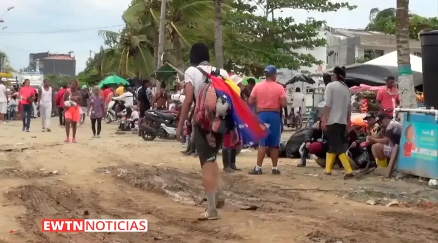 Migrants waiting to cross the Gulf of Urabá to start the route through the Darién jungle.?w=200&h=150