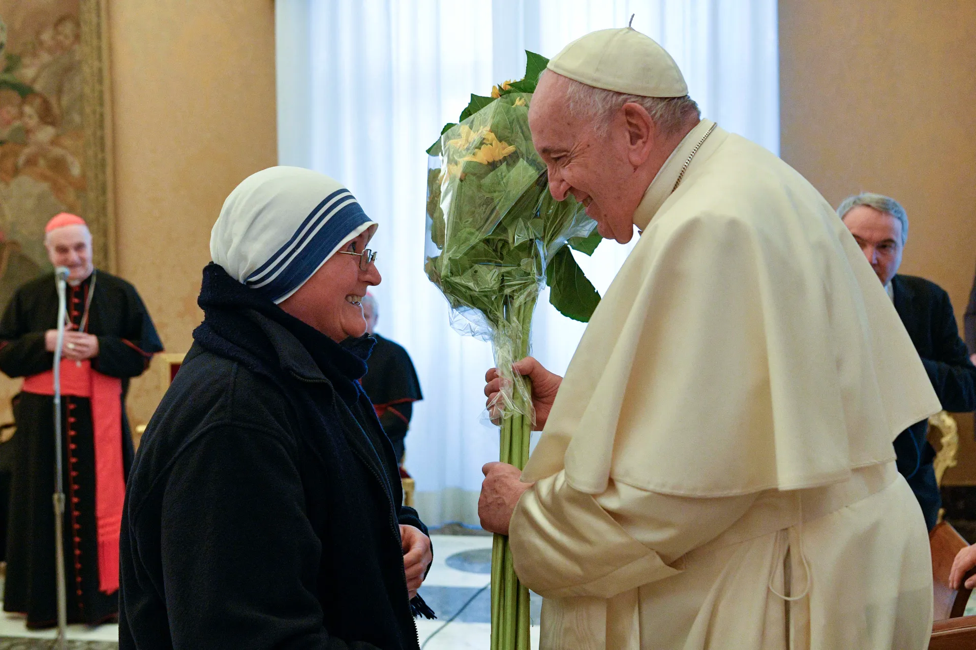 Pope Francis celebrated his 86th birthday with the Missionaries of Charity, honoring three people who care for “the poorest of the poor” with the Mother Teresa Award on Dec. 17, 2022.?w=200&h=150