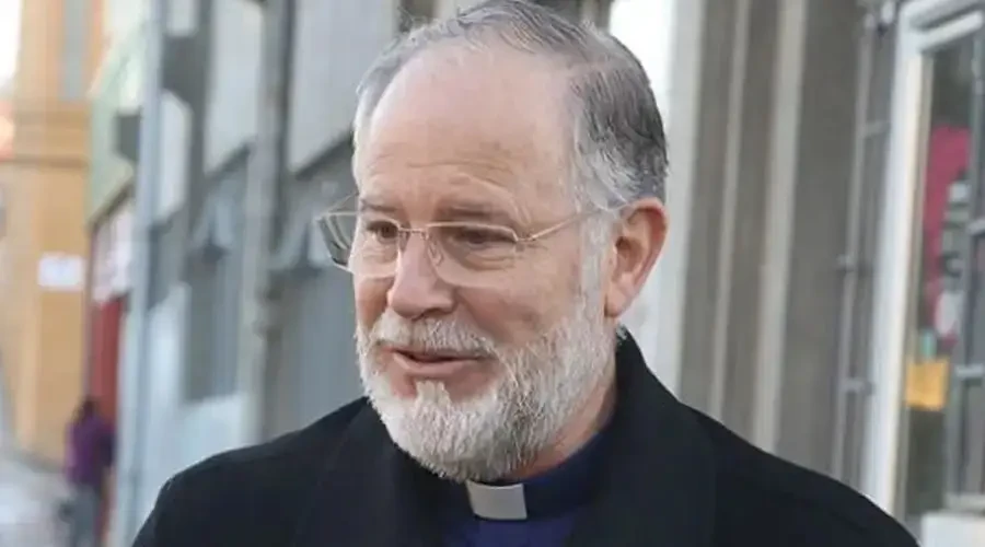 Bishop Emeritus Bernardo Bastres Florence of the Diocese of Punta Arenas, Chile?w=200&h=150