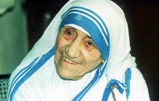 Mother Teresa smiles as she poses for photographers in Calcutta, India, on April 12, 1995. STR/AFP via Getty Images