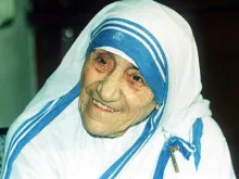 Mother Teresa smiles as she poses for photographers in Calcutta, India, on April 12, 1995.