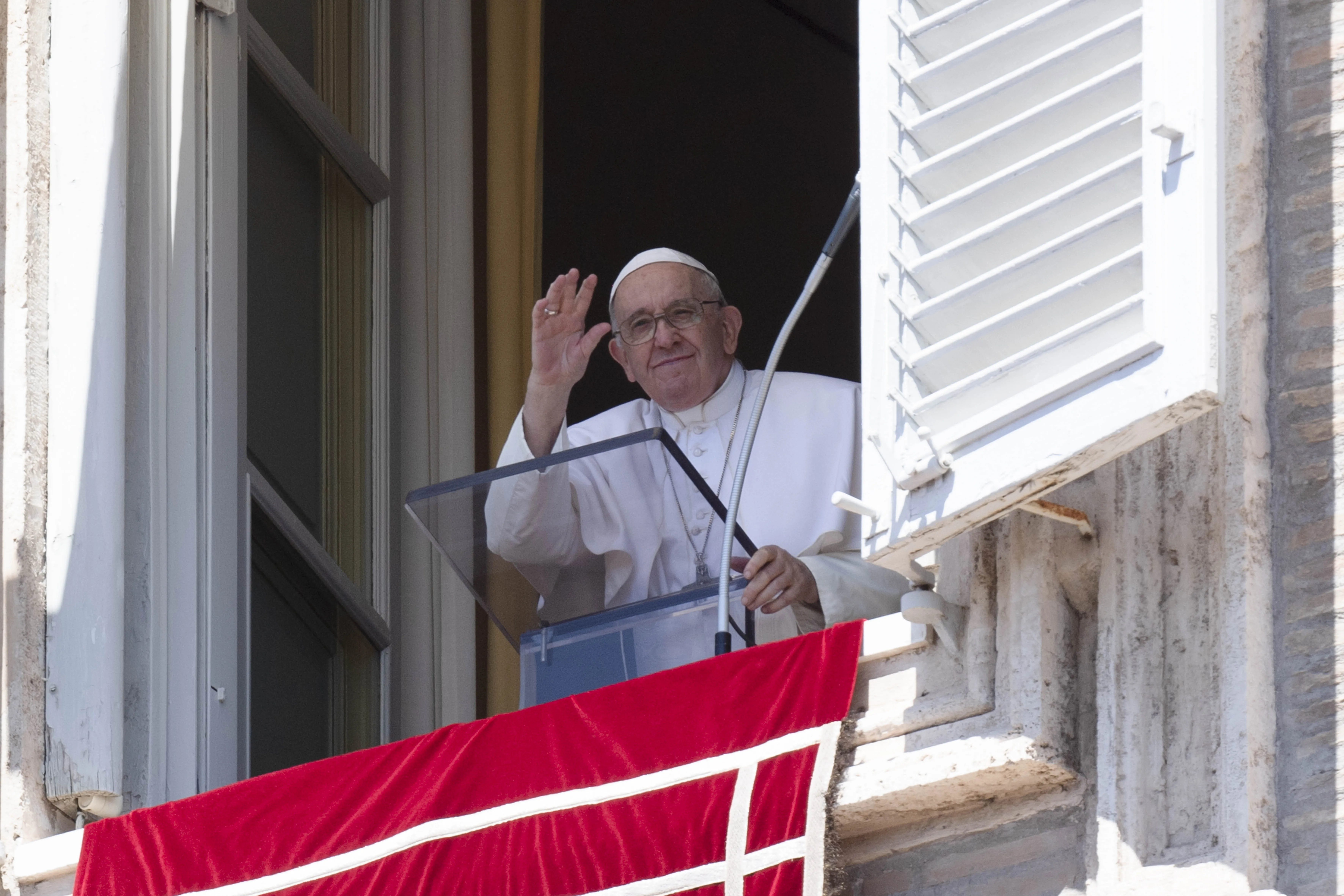 Pope Francis waves to pilgrims during the Angelus Aug. 14, 2022.?w=200&h=150