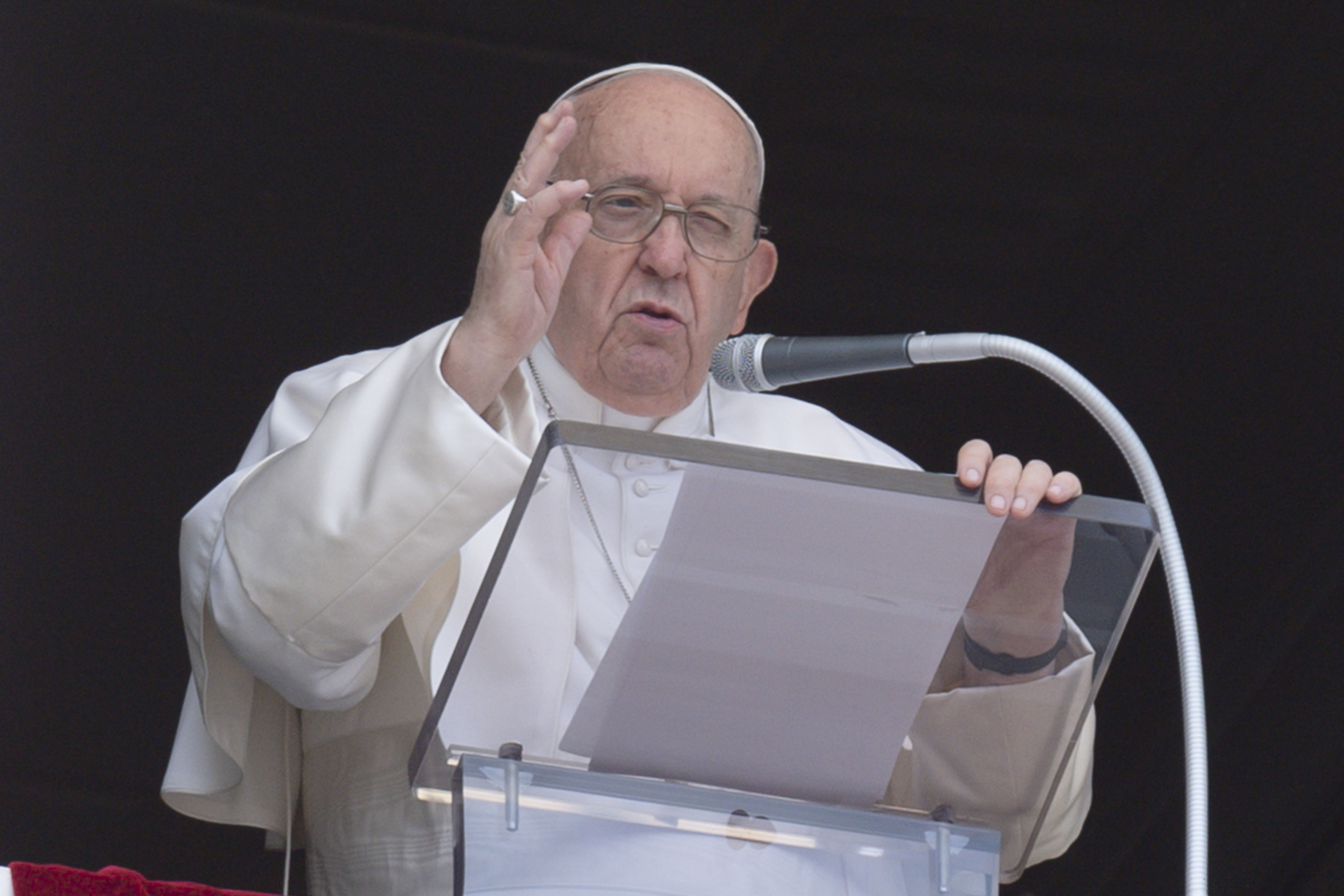 Pope Francis: ‘We must not get used to war!’