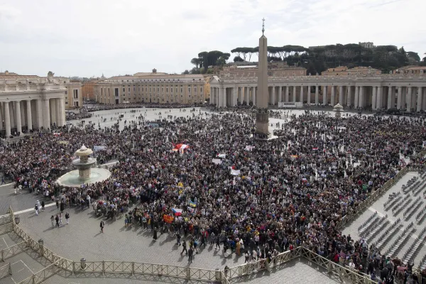 Pilgrims in St. Peter's Square for the recitation of the Angelus on March 26, 2023. Vatican Media