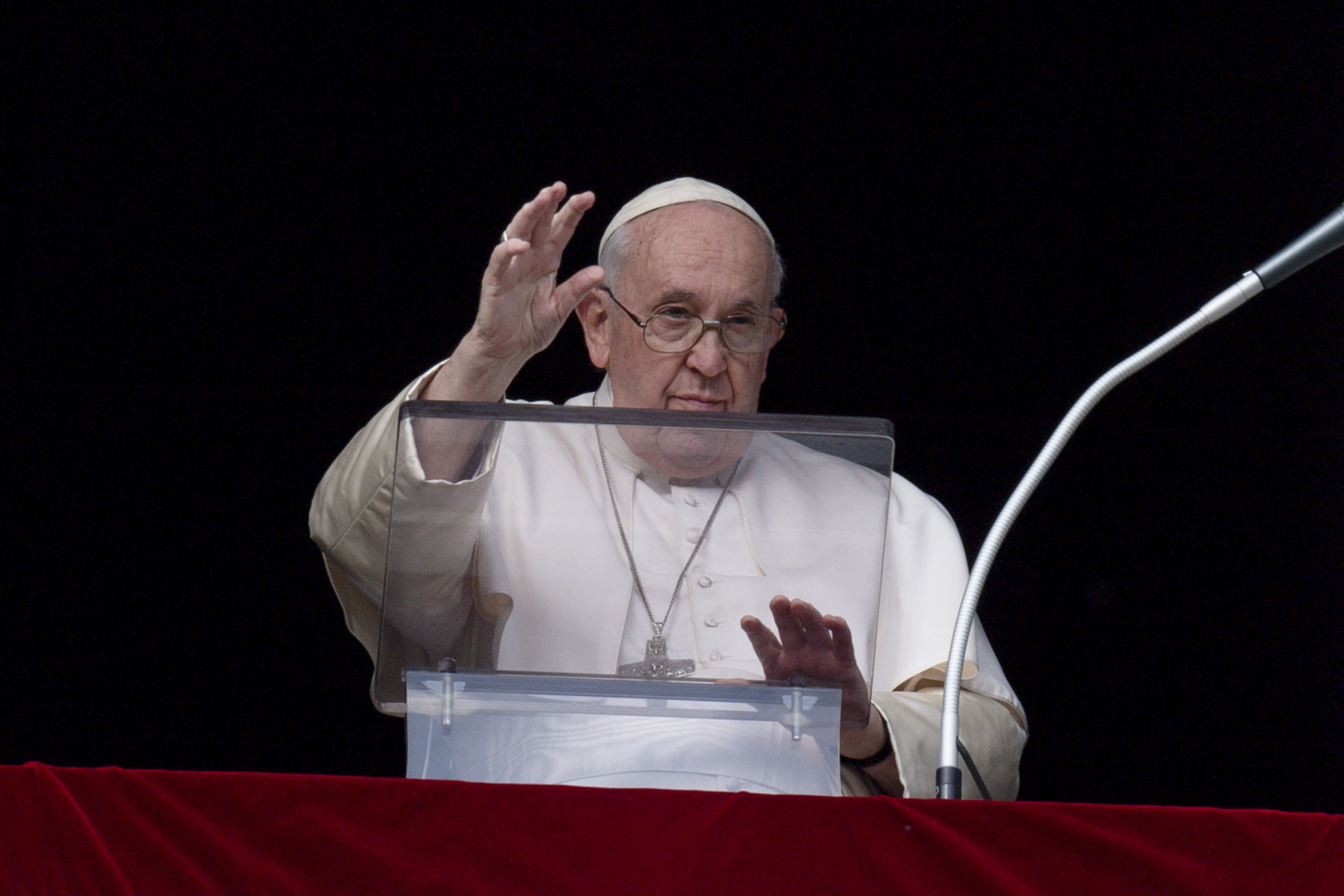 Pope Francis waves to the faithful gathered on St. Peter's Square, Dec. 26, 2022?w=200&h=150