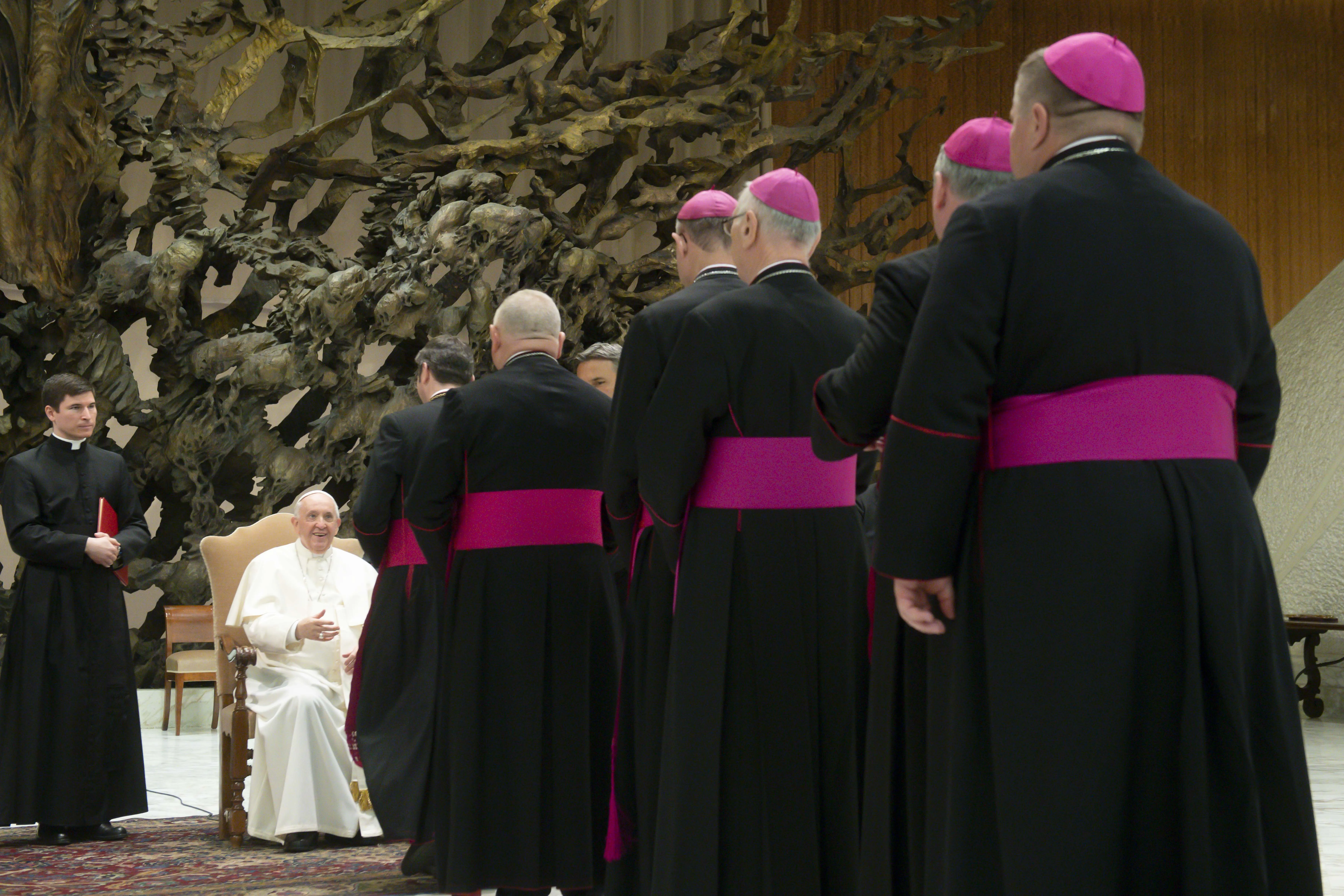 Pope Francis greets Catholic bishops on a pilgrimage from Slovakia to Rome on April 30, 2022?w=200&h=150