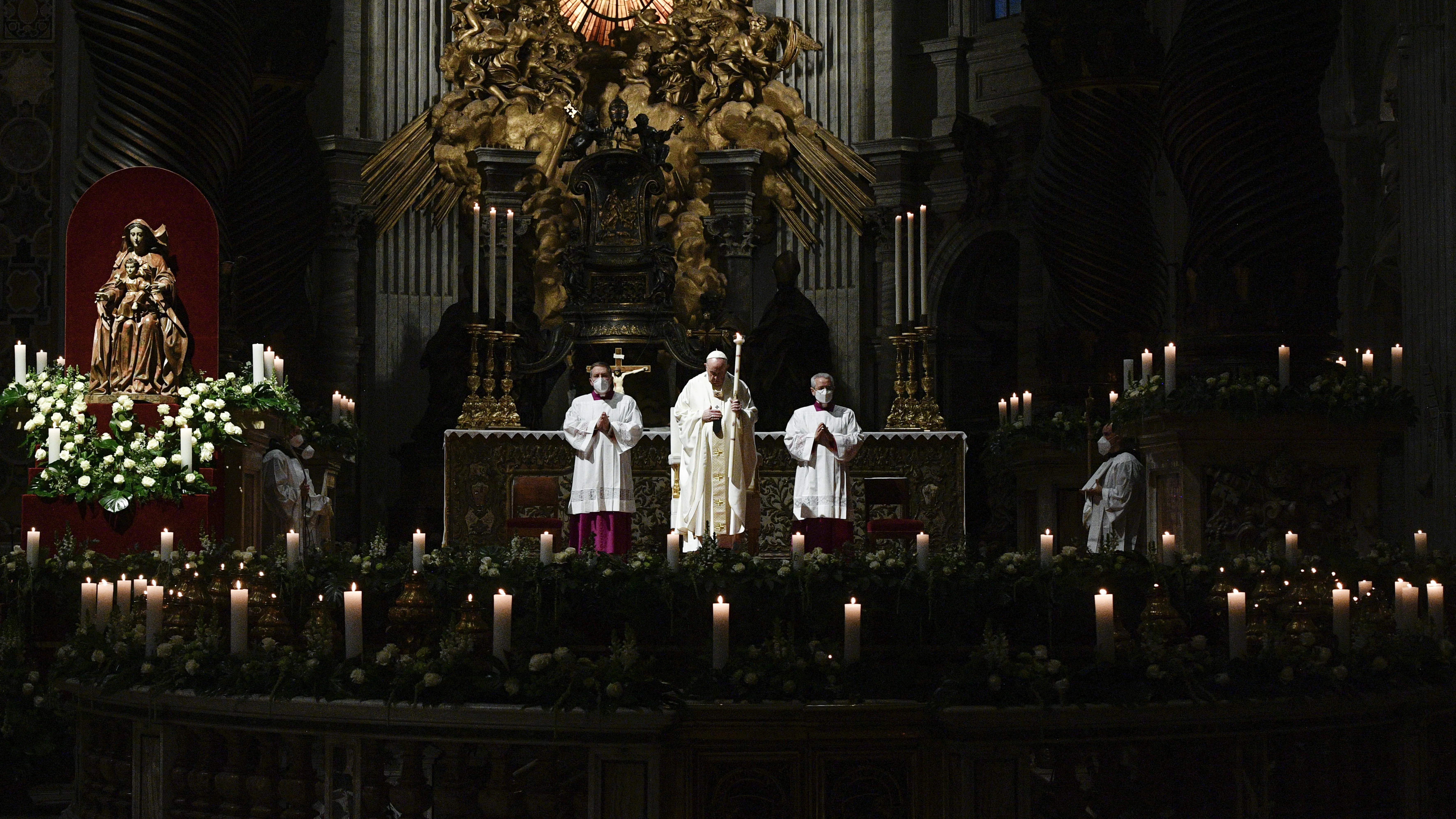 Pope Francis says Mass for the feast of the Presentation of the Lord in St. Peter's Basilica, Feb. 2, 2022.?w=200&h=150