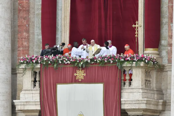 Pope Francis gives his urbi et orbi message and blessing from the central loggia of St. Peter’s Basilica, asking the risen Lord to open paths of peace in the Holy Land, Ukraine, and all regions of the world suffering from war and violence. Credit: Vatican Media