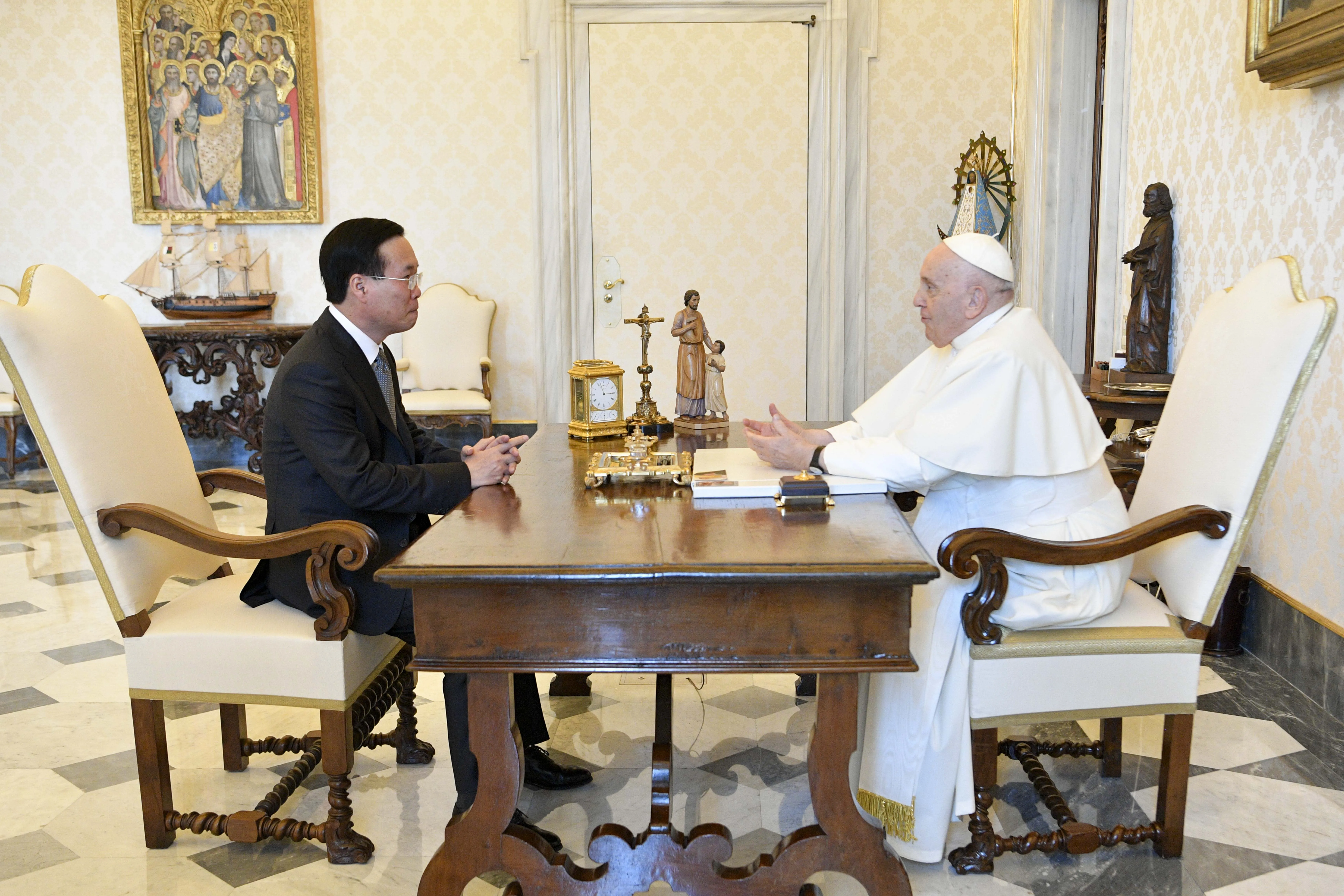 Vietnam’s President Vo Van Thuong meets with Pope Francis at the Vatican on July 27, 2023.?w=200&h=150