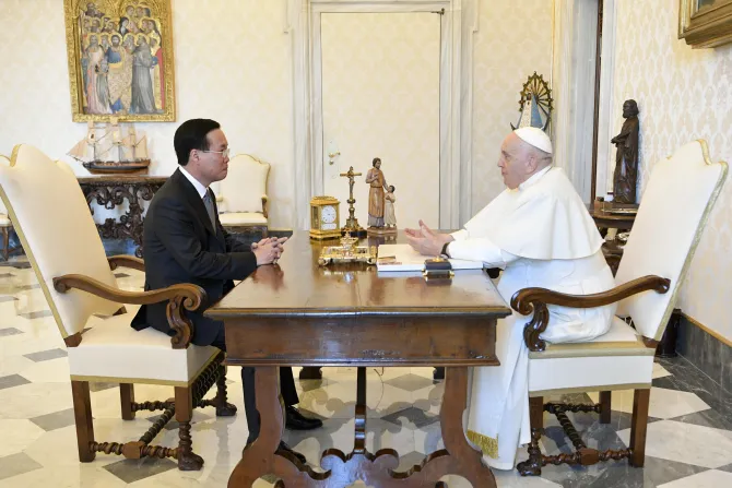 Vo Van Thuong meets with Pope Franci