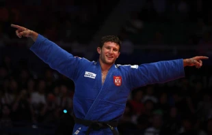 In an Instagram post responding to his five-month ban, Judo athlete Nemanja Majdov of Serbia  said he “did not want to apologize for the [sign of the cross], and of course I did not, nor will I ever.” Credit: CHARLY TRIBALLEAU/AFP via Getty Images