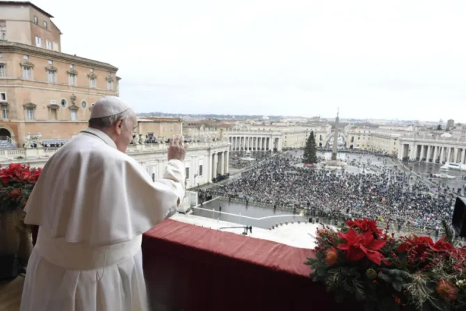 Pope Francis gives his Christmas ‘Urbi et Orbi’ blessing Dec. 25, 2021.