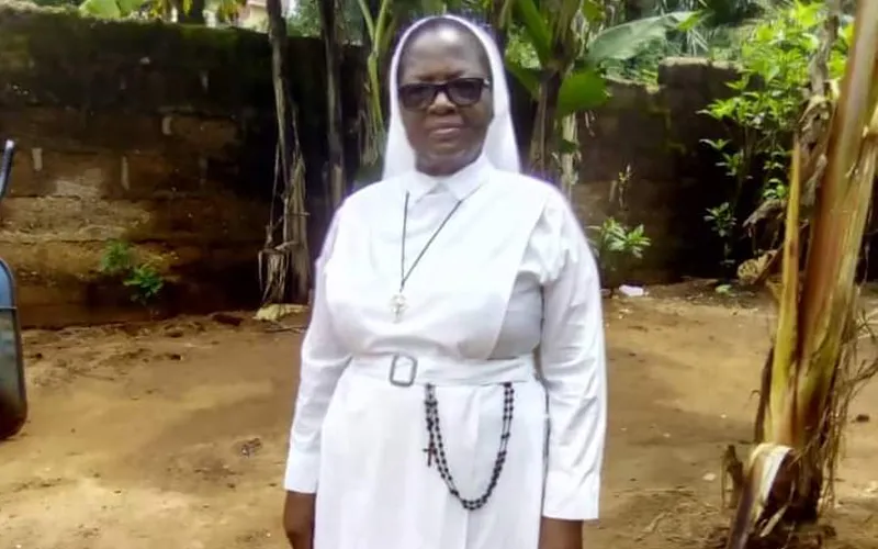 Sister Esther Nkiru Ezedinachi, a member of the Handmaids of the Child Jesus, assists victims of attacks in the Catholic Diocese of Ekwulobia, Nigeria.?w=200&h=150