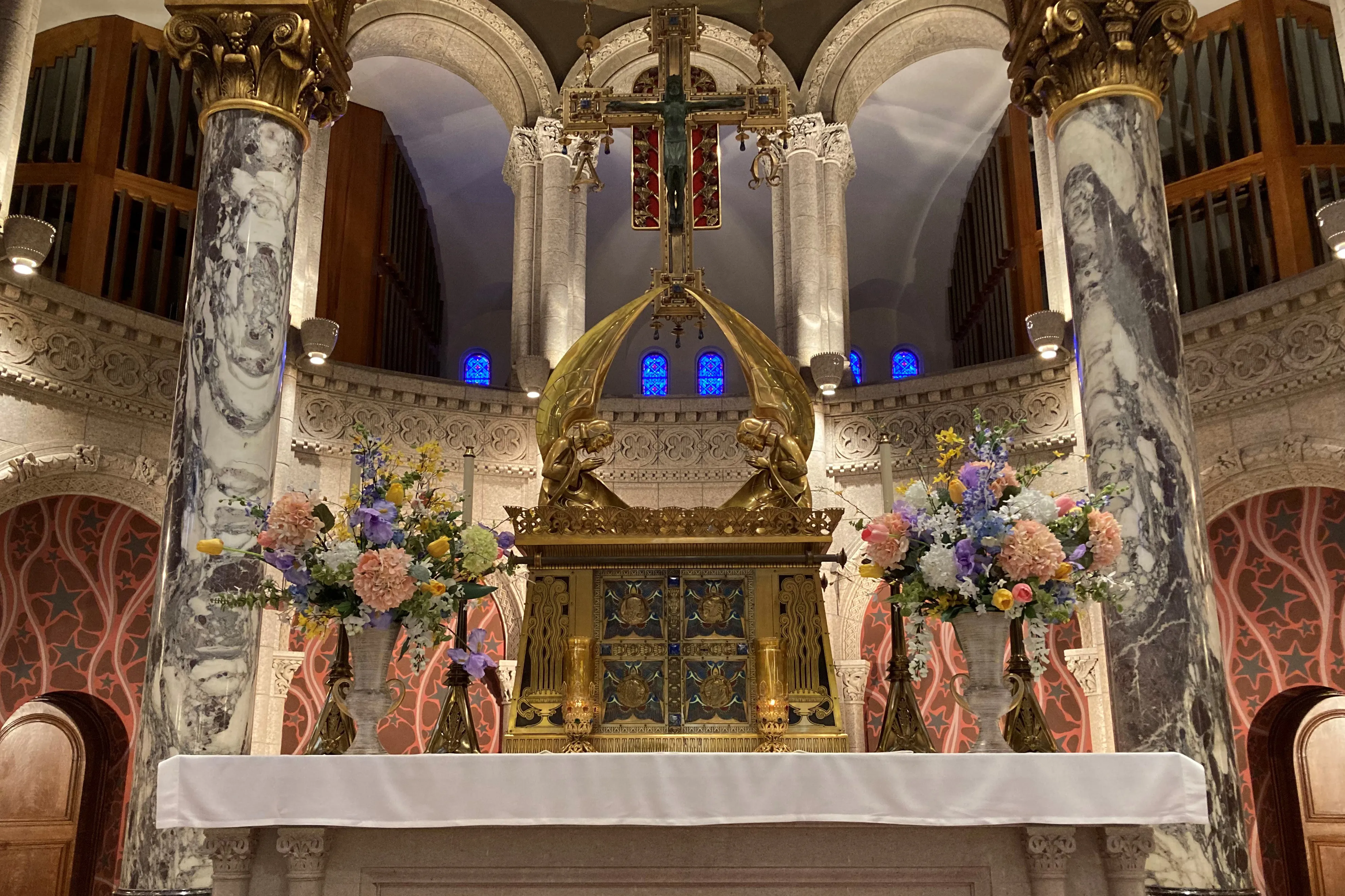 The altar and tabernacle of Corpus Christi Priory in Springfield, Illinois.?w=200&h=150