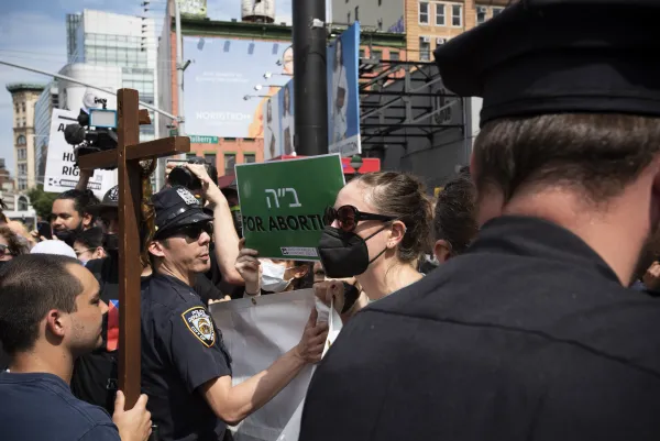 Hundreds of pro-abortion demonstrators tried to block a monthly pro-life march and prayer vigil at a Planned Parenthood abortion clinic in Lower Manhattan on July 2, 2022, setting off a tense confrontation. Jeffrey Bruno/CNA