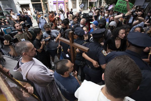 Father Fidelis Moscinski (lower left, standing behind the cross), a well-known pro-life activist and priest of the Franciscan Friars of the Renewal (CFR), is seen during a tense standoff between pro-life and pro-abortion demonstrators in Lower Manhattan on July 2, 2022. The pro-life marchers were trying to reach a Planned Parenthood abortion clinic where they planned to hold a prayer vigil, and the pro-abortion demonstrators were trying to block their path. Jeffrey Bruno/CNA