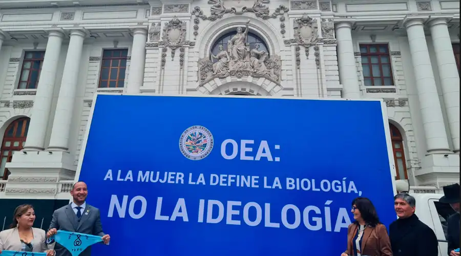 A poster against gender ideology exhibited in front of the Peruvian Congress, Oct. 3, 2022. Photo credit: Carlos Polo