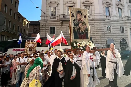 Procession for the feast of Our Lady of Perpetual Help passes down Rome’s Via Merulana. Credit: Courtney Mares/CNA