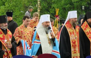 Onufriy, Metropolitan of Kyiv and All Ukraine for the Ukrainian Orthodox Church (Moscow Patriarchate), at a liturgy in Kyiv, May 8, 2016. Sergento via Wikimedia (CC BY-SA 4.0)