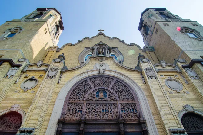 Catholics in Chicago work to preserve historic century-old parish ...