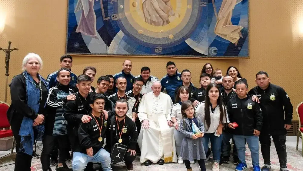 Pope Francis meets with the Argentine dwarf soccer team at an audience on Wednesday, Oct. 26, 2022, at the Vatican.?w=200&h=150