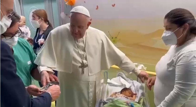 Pope Francis visits pediatric oncology ward at hospital, baptizes newborn baby