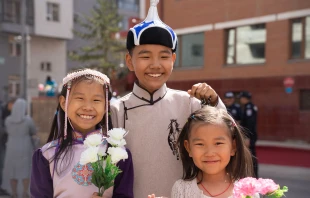 Schoolchildren eagerly wait for the pope’s arrival outside of the apostolic prefecture on Sept. 1, 2023, in Ulaanbaatar, Mongolia, where Pope Francis will be staying for the duration of his four-day visit to the country. Credit: Colm Flynn/EWTN News