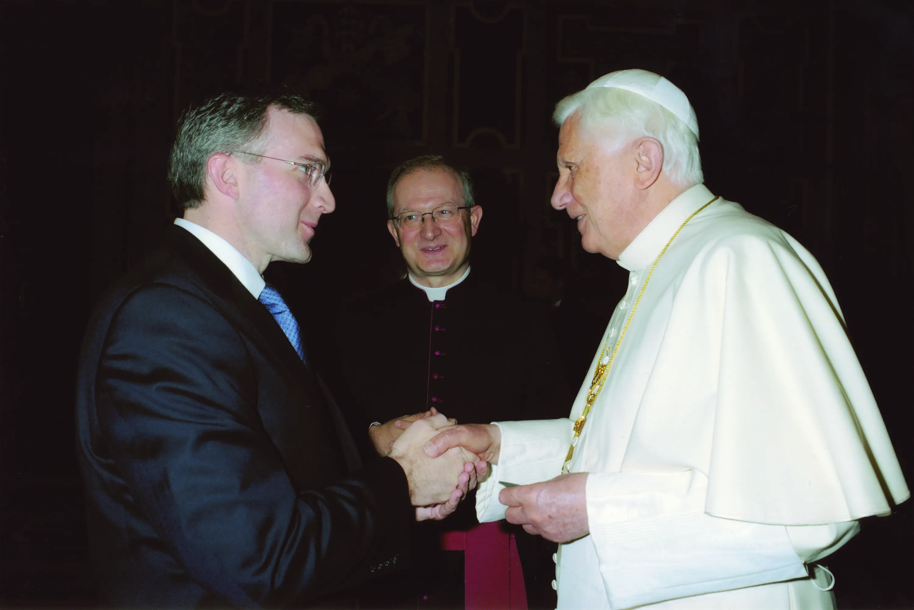 The future Supreme Knight Patrick E. Kelly greeting Pope Benedict XVI, April 5, 2008.?w=200&h=150