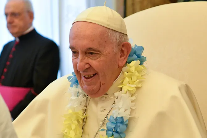 Pope Francis celebrated his 86th birthday with the Missionaries of Charity, honoring three people who care for “the poorest of the poor” with the Mother Teresa Award on Dec. 17, 2022.