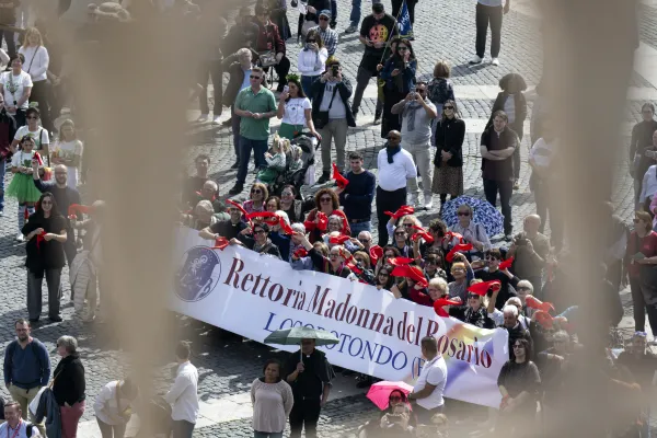 Pilgrims gather in St. Peter’s Square for Pope Francis’ Sunday Angelus on March 17, 2024. Credit: Vatican Media