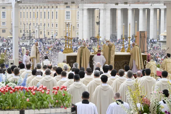 Three hundred priests, 18 bishops, and 34 cardinals concelebrated the Easter Sunday Mass on March 31, 2024, with Pope Francis. Cardinal Giovanni Battista Re celebrated at the altar due to Francis’ difficulty walking and standing. Credit: Vatican Media