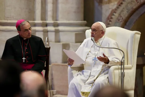 Papa Franjo susreo se sa svećenicima u bazilici San Zeno u Veroni, Italija, 18. svibnja 2024. Zasluge: Daniel Ibañez/CNA